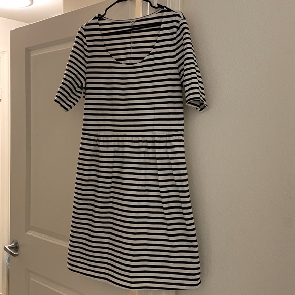 Old Navy Dresses & Skirts - Classic Black & White Stripe Dress